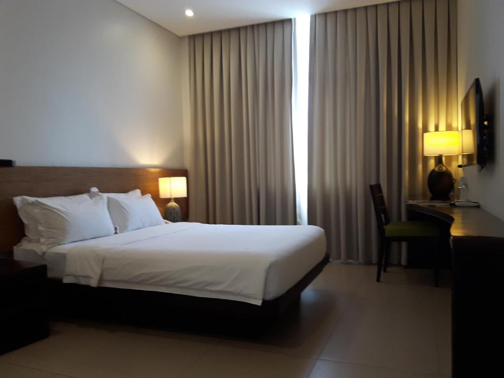 Postel nebo postele na pokoji v ubytování Azia Suites and Residences