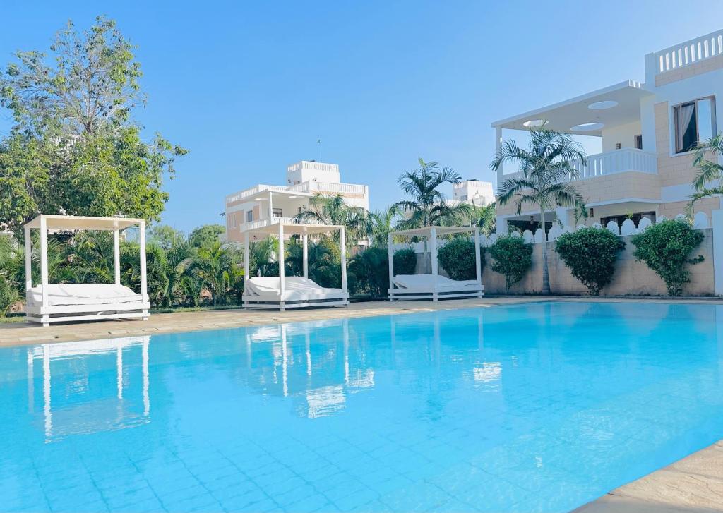 Bazén v ubytování 3 Bedroom Luxury Villa-Sita in Diani nebo v jeho okolí