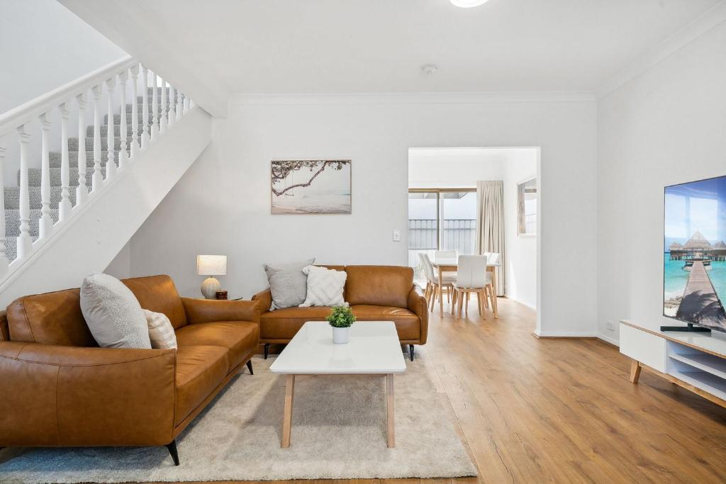 Istumisnurk majutusasutuses Coastal Luxury 3-Bed Townhouse 150m from Beach