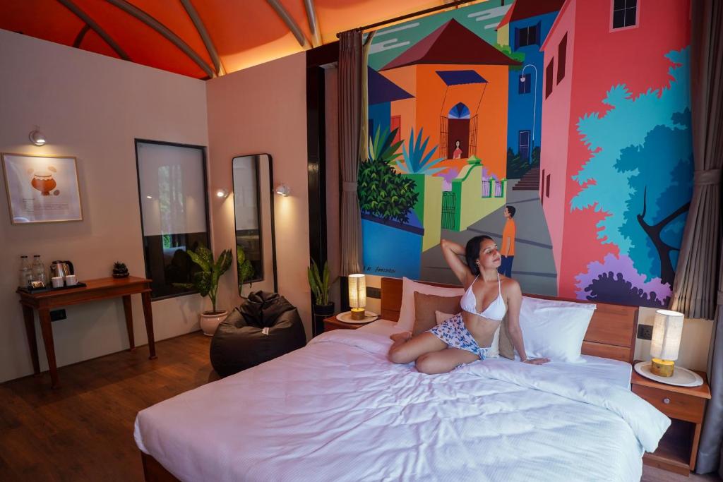 En eller flere senge i et værelse på Hipnoetic Goa - Luxury Private Pool Cottages