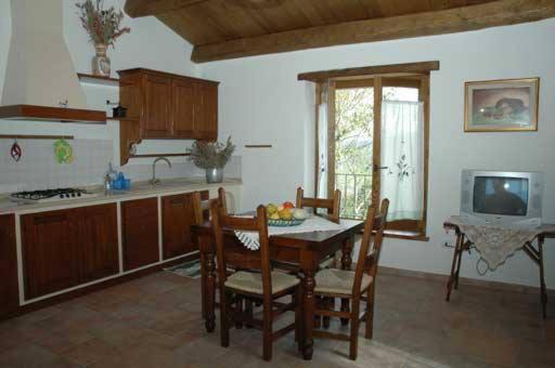 A kitchen or kitchenette at Agriturismo Il Falco del Monte Fumaiolo