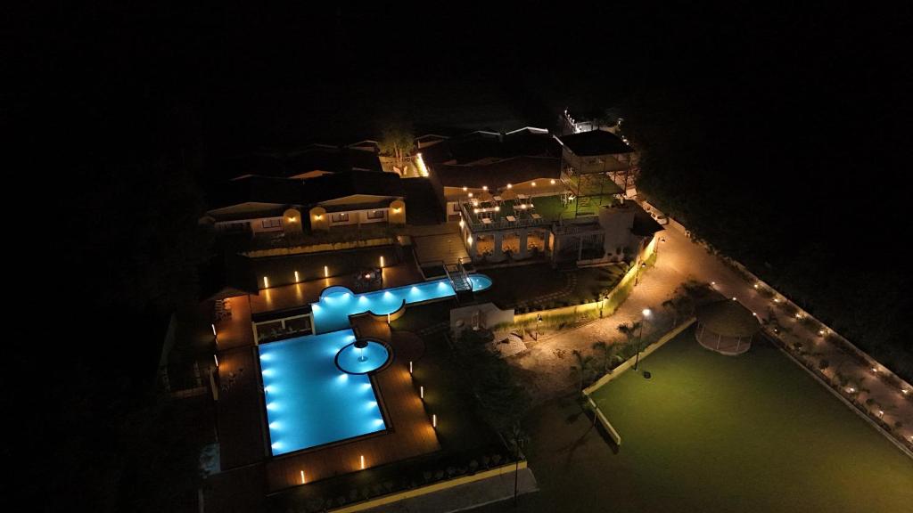 Πισίνα στο ή κοντά στο Sai Dhara Resort