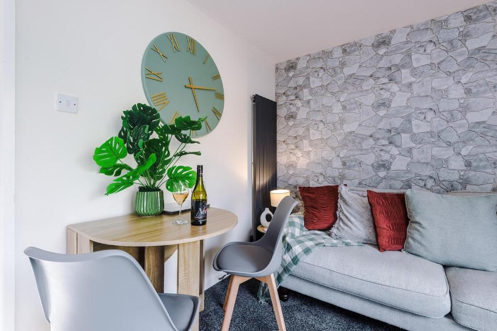 Posezení v ubytování Long Term Stay 3 Bed 1 Bath & Parking Shropshire