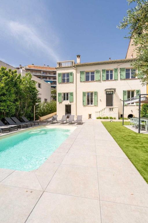 Superb villa with swimming pool & wellness area