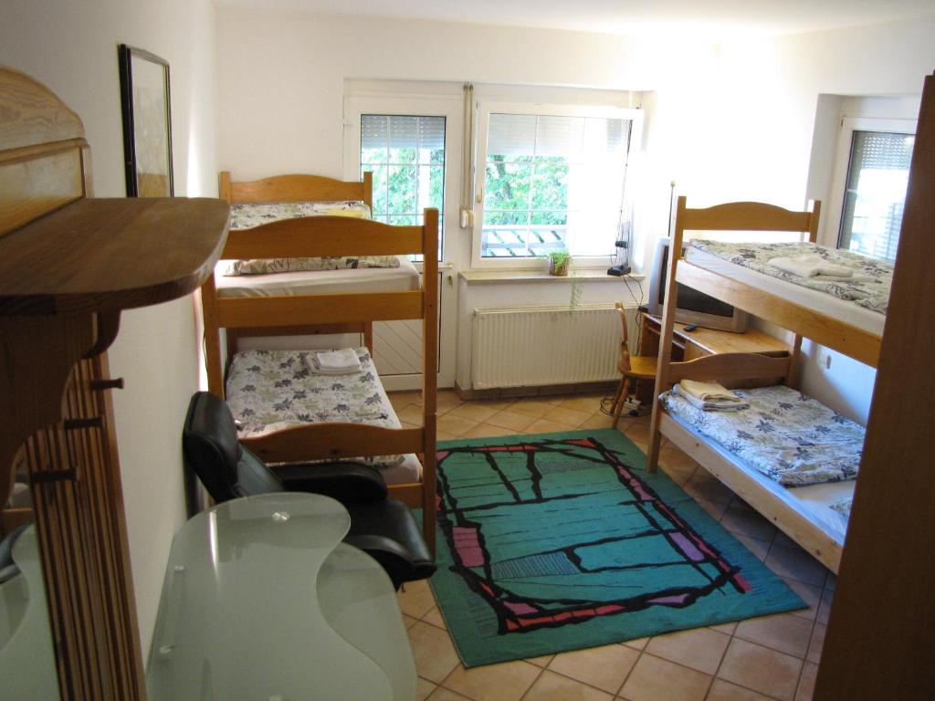 Postel nebo postele na pokoji v ubytování Guesthouse Zorko Gostilna Domen