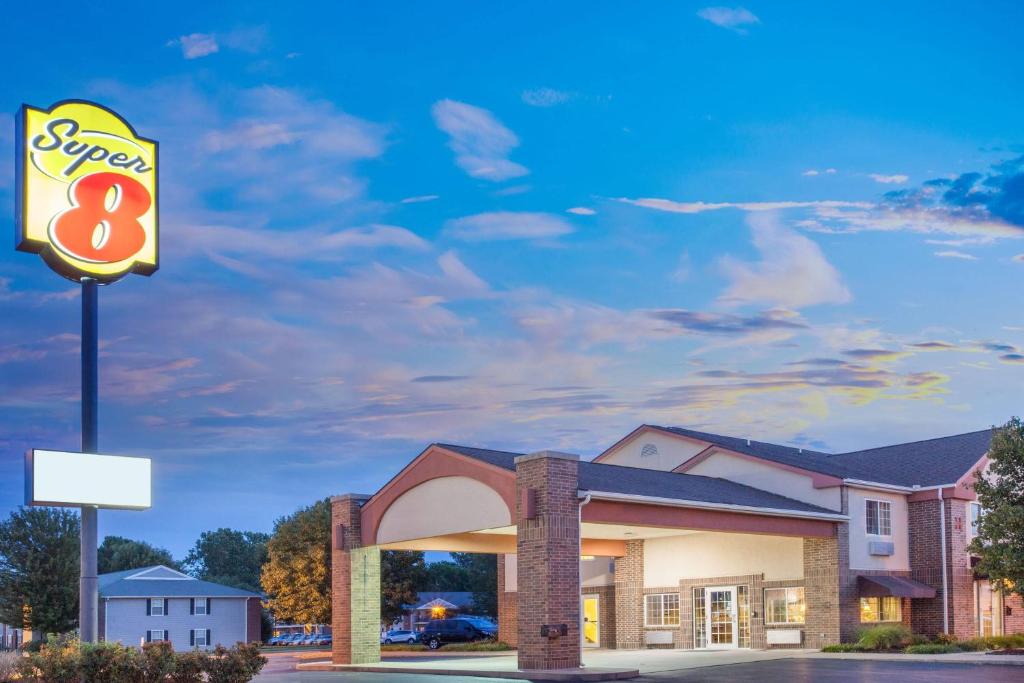 a sign in front of a super motel at Super 8 by Wyndham Carthage in Carthage