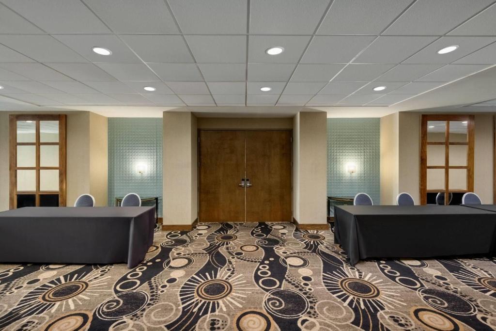 Fort Pontchartrain Detroit, a Wyndham Hotel photo