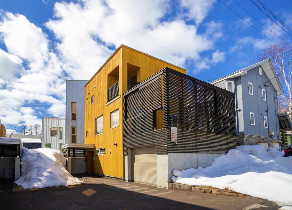 Budova, kde se chata nachází