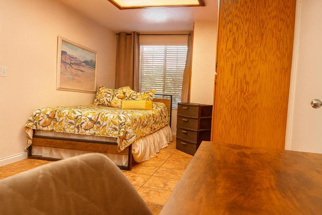 Ένα ή περισσότερα κρεβάτια σε δωμάτιο στο Silver Sands Den