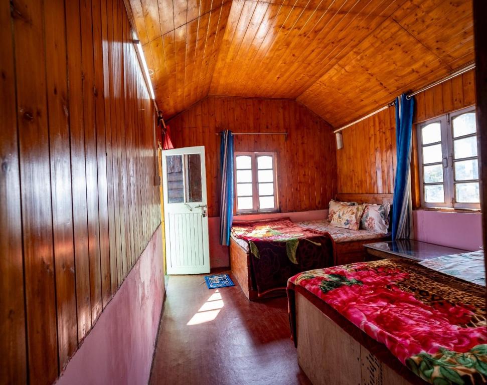 Postel nebo postele na pokoji v ubytování Peshok Subba Homestay By StayApart