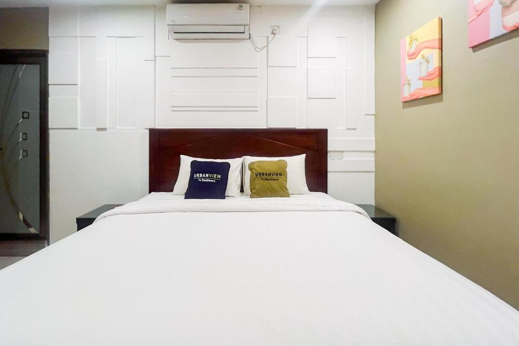 Urbanview Hotel X Ten Harbour Bay Batam - 豪华双人间