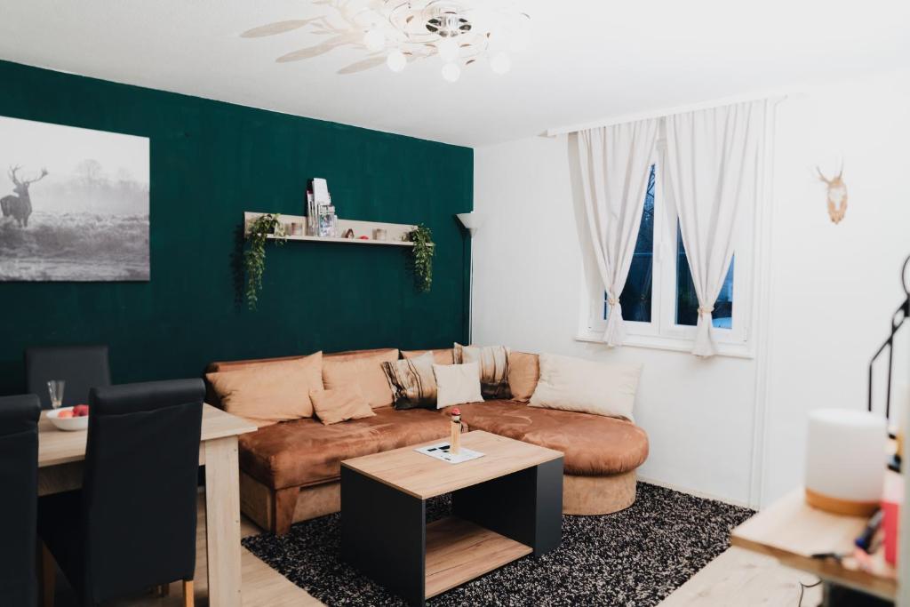 Et opholdsområde på Voll ausgestattete 3 Zimmer Wohnung mit 2 Schlafzimmer