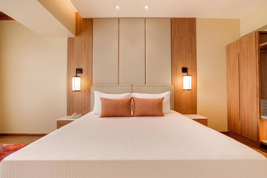Ένα ή περισσότερα κρεβάτια σε δωμάτιο στο Lemon Tree Hotel, Mall of Dehradun, Dehradun