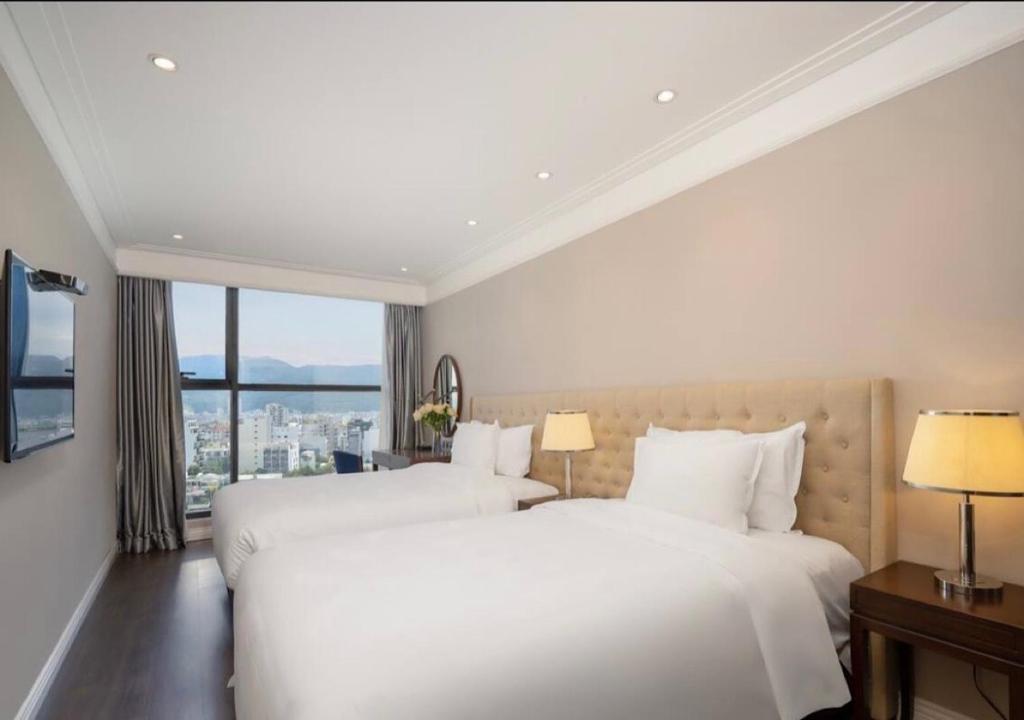 Ένα ή περισσότερα κρεβάτια σε δωμάτιο στο 2 Bedroom Luxury Condo Free Pool Free Airport pick up