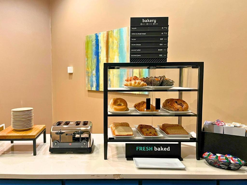 Holiday Inn Hotel & Suites Tallahassee Conference Center North by IHG photo