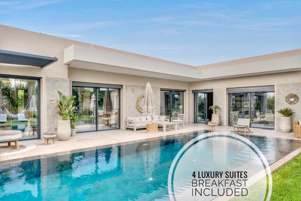 Ein luxuriöses Suiten-Frühstück ist in einer Villa mit Swimmingpool inklusive. in der Unterkunft Luxury 4 suites villa w private staff and heated pool in Sraghna