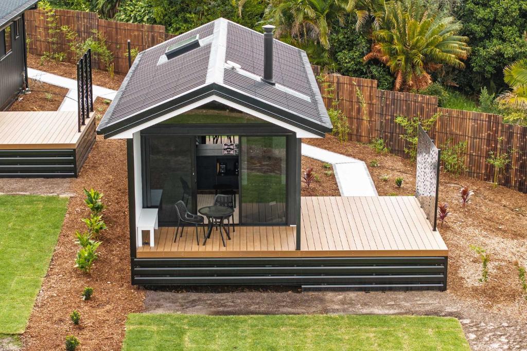 Κήπος έξω από το Bottlebrush Villa - Fireplace, Firepit, 20mins to Coolum Beach