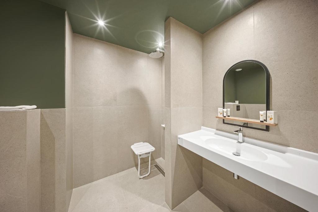 Campanile PRIME - Smart Lyon Chaponost - Queen Kamer - Toegankelijk