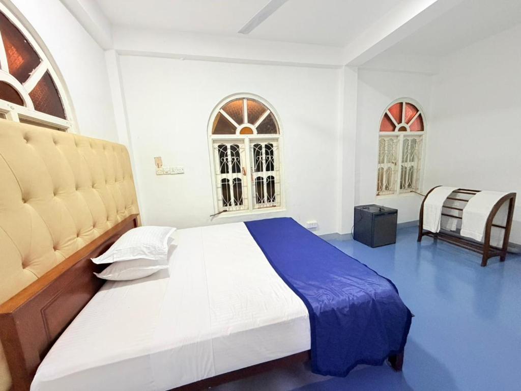 Ένα ή περισσότερα κρεβάτια σε δωμάτιο στο Trinco Hybrid Comfort Inn