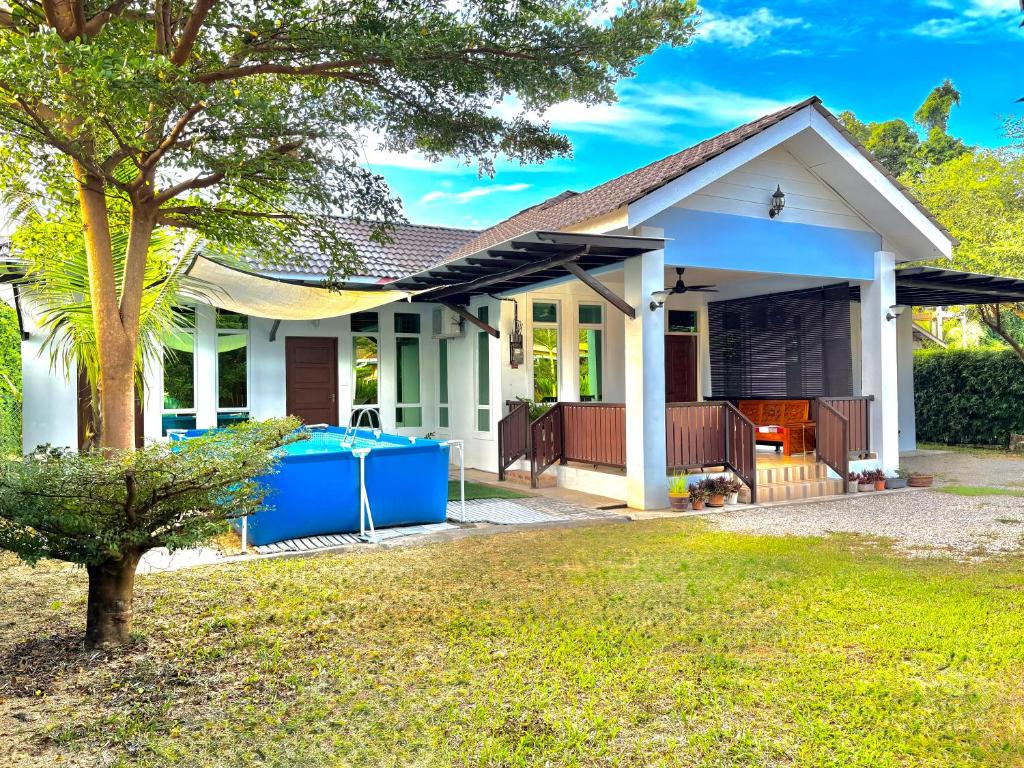 Zahrada ubytování Tepak Nusuk Private Pool Homestay 5 Bedrooms 4 Bathrooms