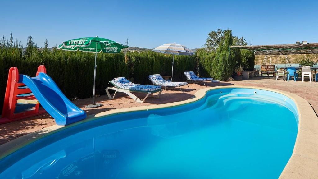 Bazén v ubytování Paraje Arrañales by Ruralidays nebo v jeho okolí