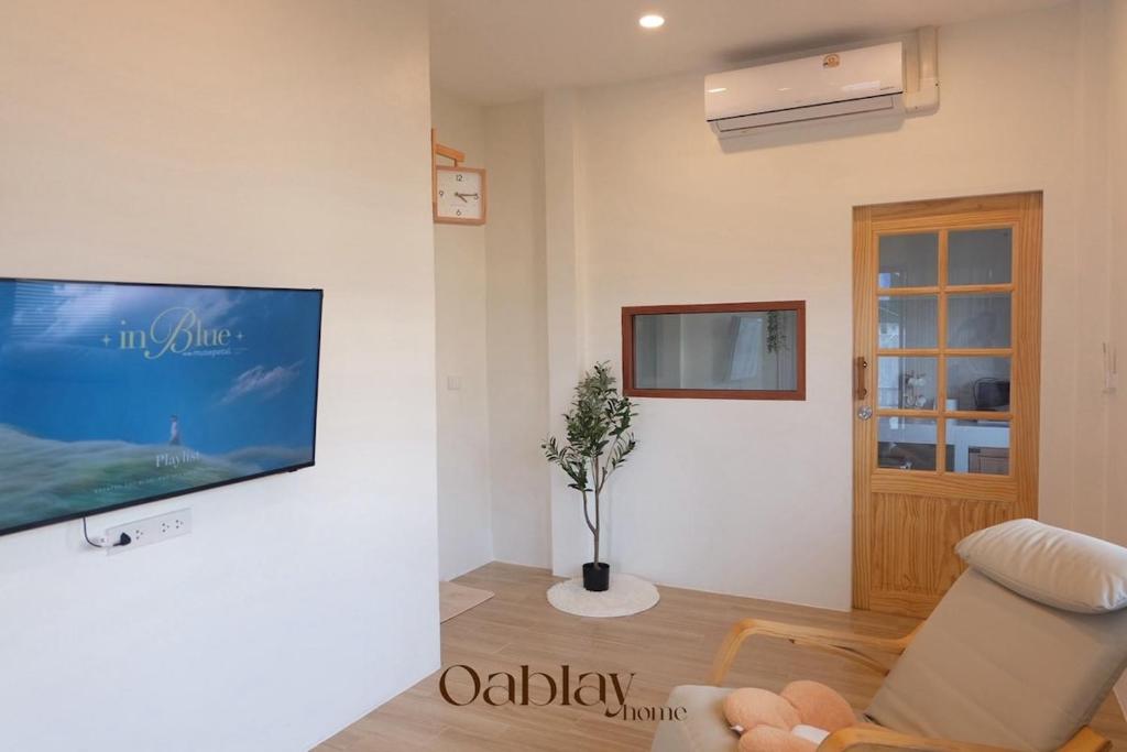 Μια τηλεόραση ή/και κέντρο ψυχαγωγίας στο Oablay home