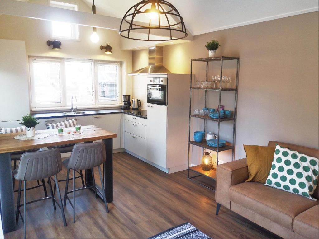 Køkken eller tekøkken på Hello Zeeland - Schelpweg 5c