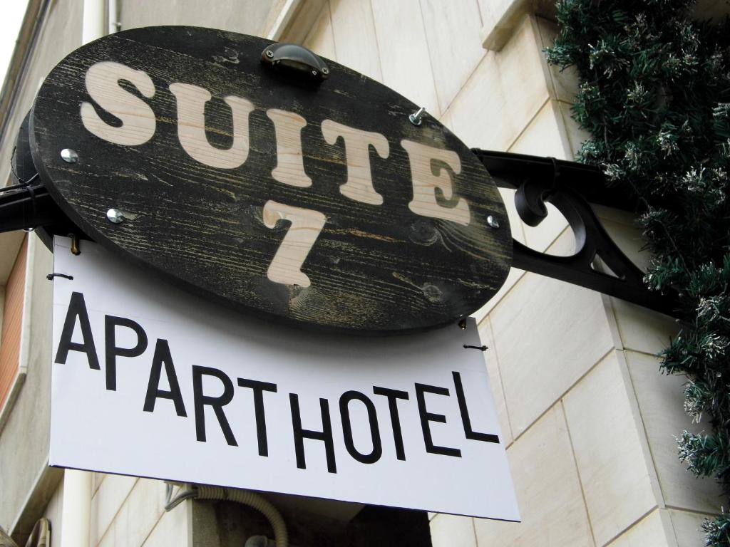 Πιστοποιητικό, βραβείο, πινακίδα ή έγγραφο που προβάλλεται στο Suite 7