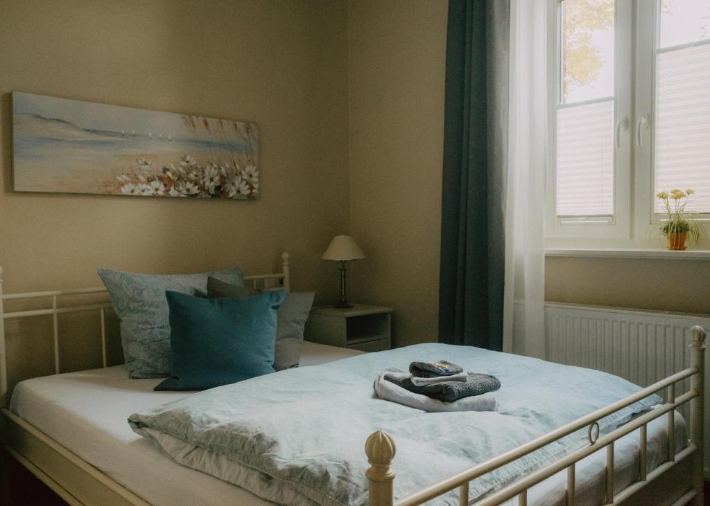 Ένα ή περισσότερα κρεβάτια σε δωμάτιο στο BAHNHOF Dargun