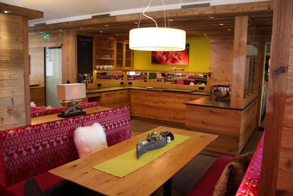 Kuchyň nebo kuchyňský kout v ubytování Hotel Toni