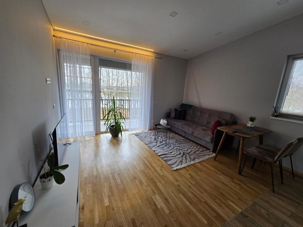 Χώρος καθιστικού στο Jaukus butas Panemunėje su vaizdu į Nemuną