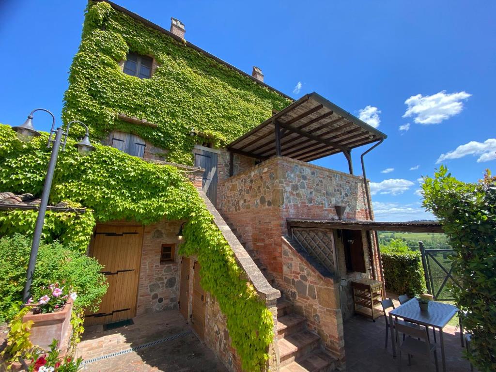 Το κτήριο όπου στεγάζεται  το διαμέρισμα