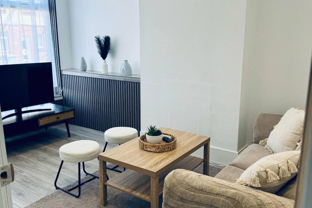 Et tv og/eller underholdning på Sterling House - by EazyStays