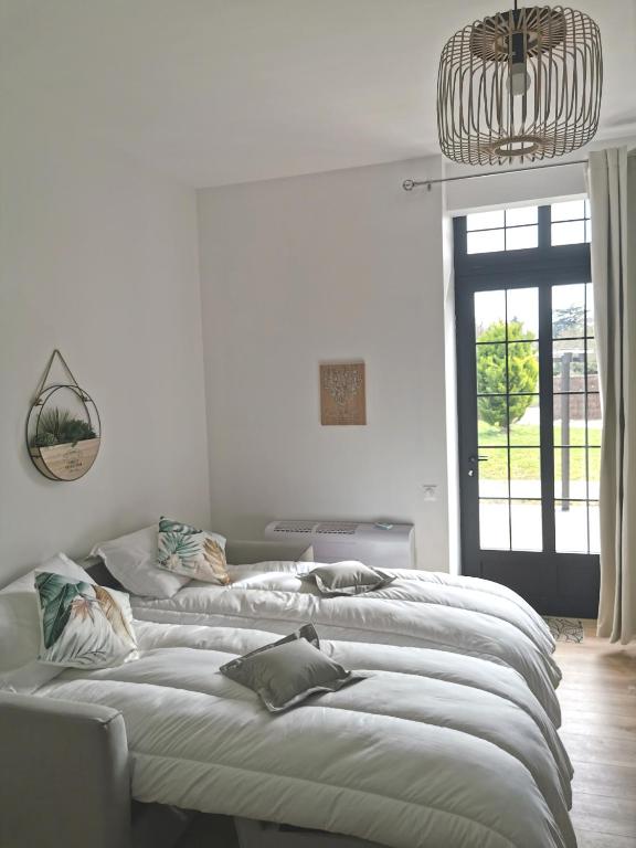 Logis Hôtel Domaine du Vieux Porche - Habitación Familiar Con Vista Al Jardín
