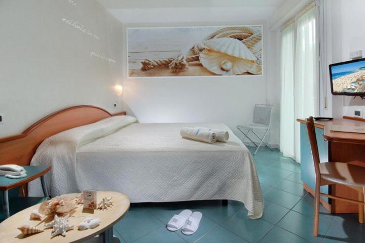 Ένα ή περισσότερα κρεβάτια σε δωμάτιο στο HOTEL AURORA