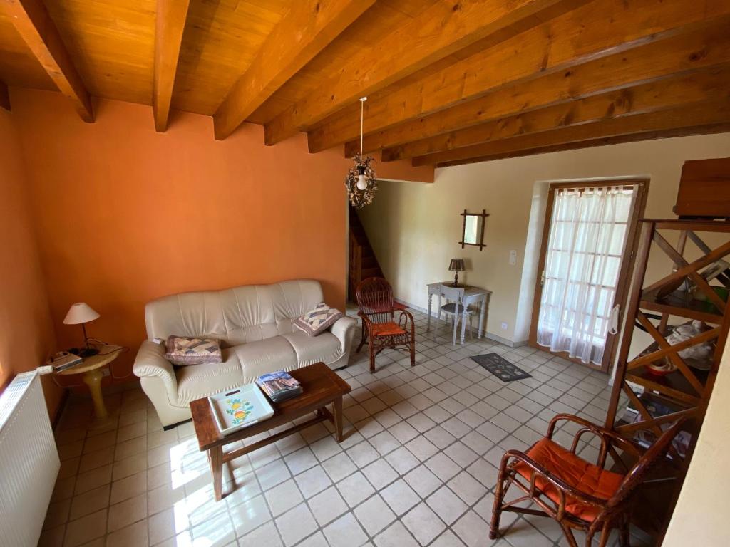 Imagen de la galería de Gîte de Brunenc, en Saint-Vincent-lʼEspinasse