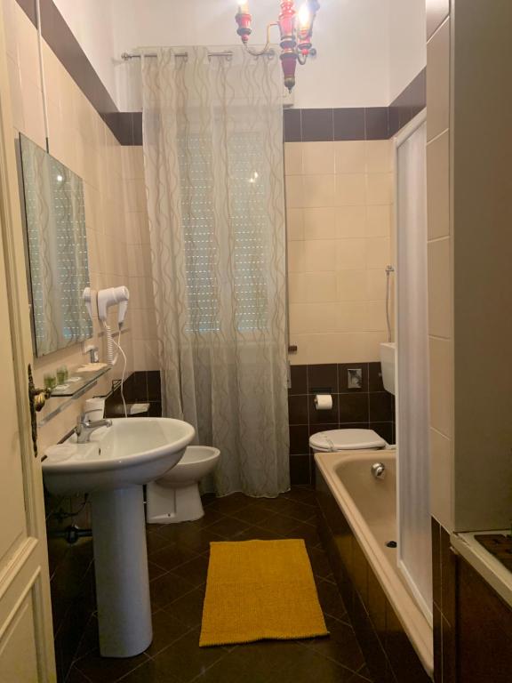 Ένα μπάνιο στο Villa Catelli