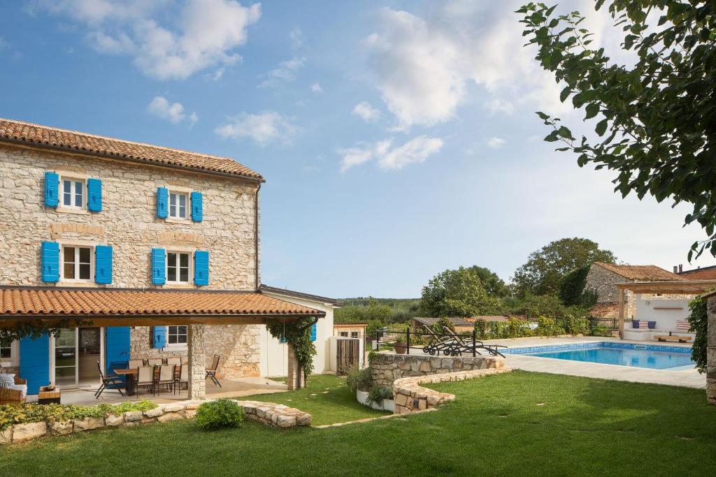 Bassein majutusasutuses Villa Flavia Traditionelles Steinhaus Mit Pool või selle lähedal