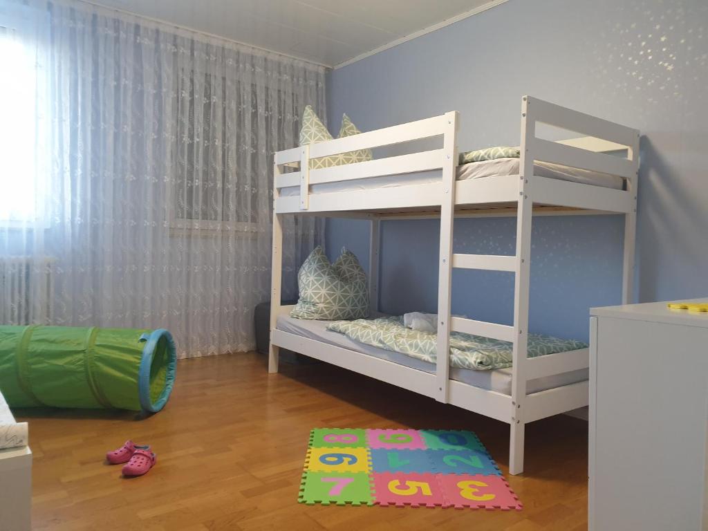 Postel nebo postele na pokoji v ubytování Xxl Monteurswohnung für 8 Personen