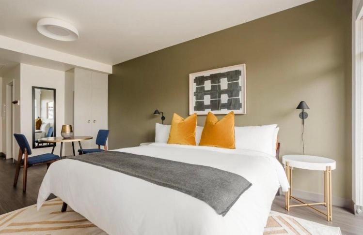 Postel nebo postele na pokoji v ubytování GRYF EXCLUSIVE Apartments In OLD TOWN