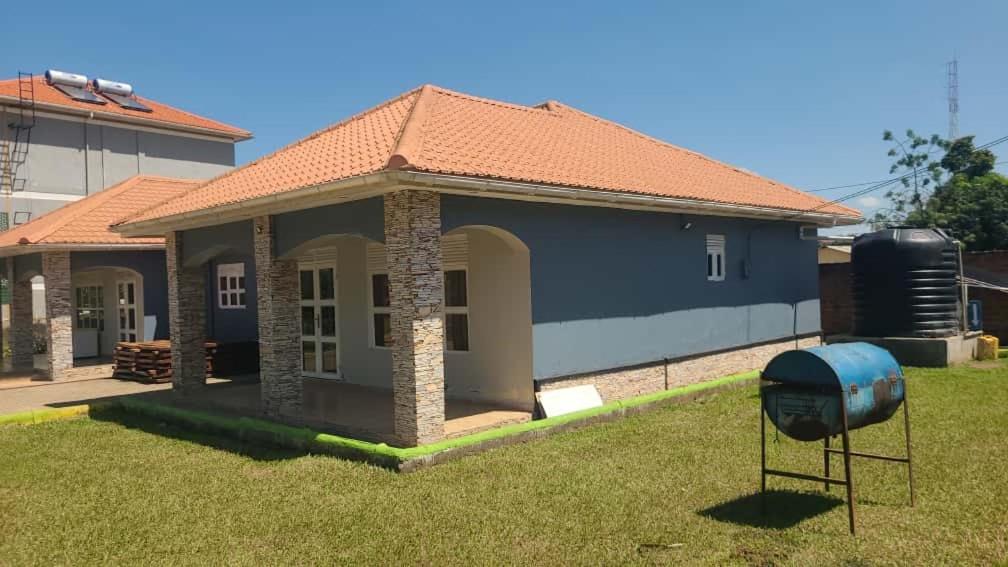 Το κτήριο όπου στεγάζεται  η παραθεριστική κατοικία