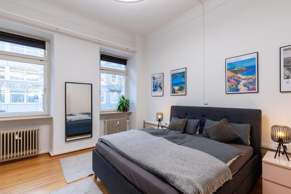 Una cama o camas en una habitación de Modern apartment in a central location