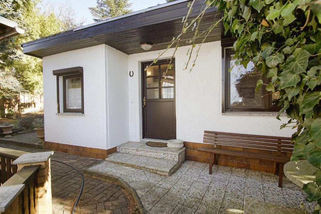 a house with a bench in front of a door at Landhaus Lietzow Haus Cottage Garden in Lietzow