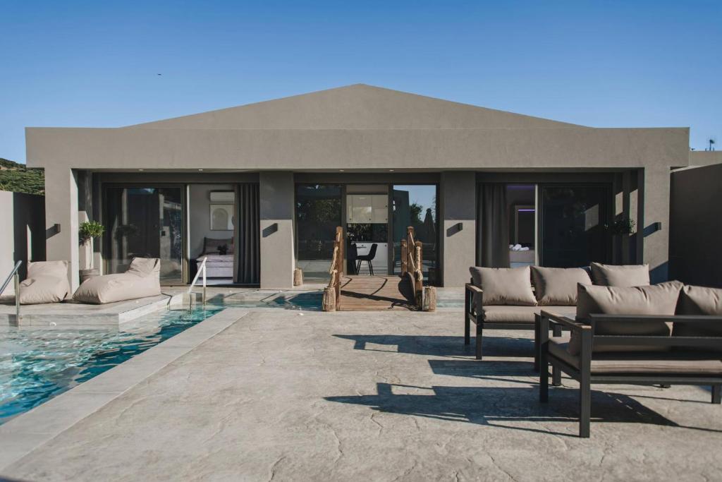 Bazén v ubytování Mat Luxury Villa nebo v jeho okolí