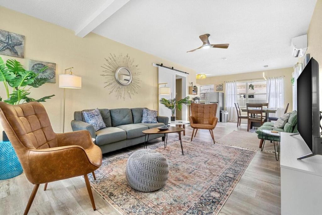 Μια τηλεόραση ή/και κέντρο ψυχαγωγίας στο Covare #5 - Walk to St Pete Beach & Restaurants!