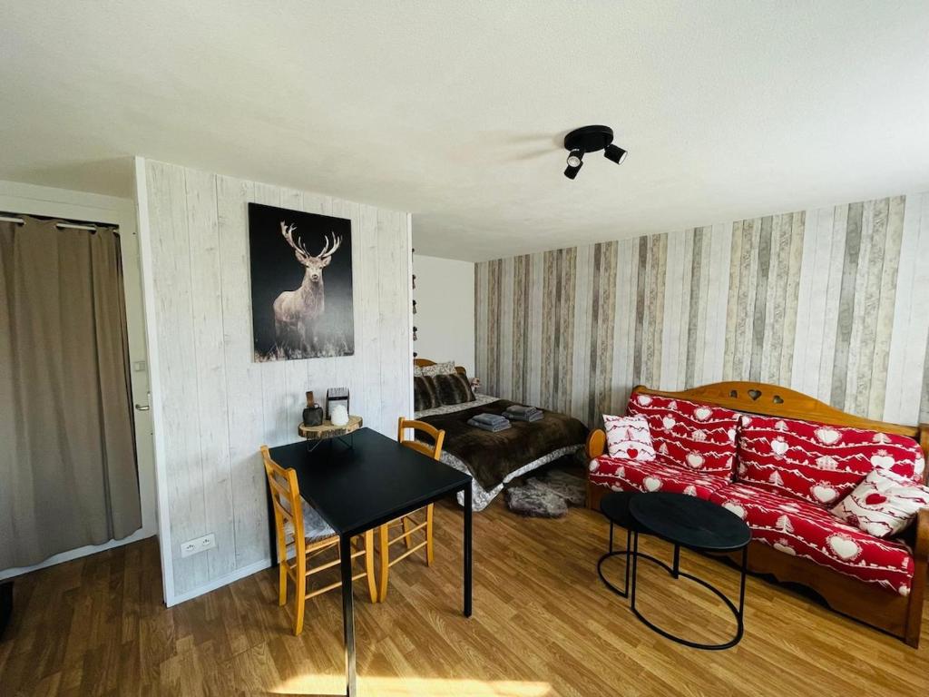 a living room with a couch and a table at Le refuge du Cerf in Allemont