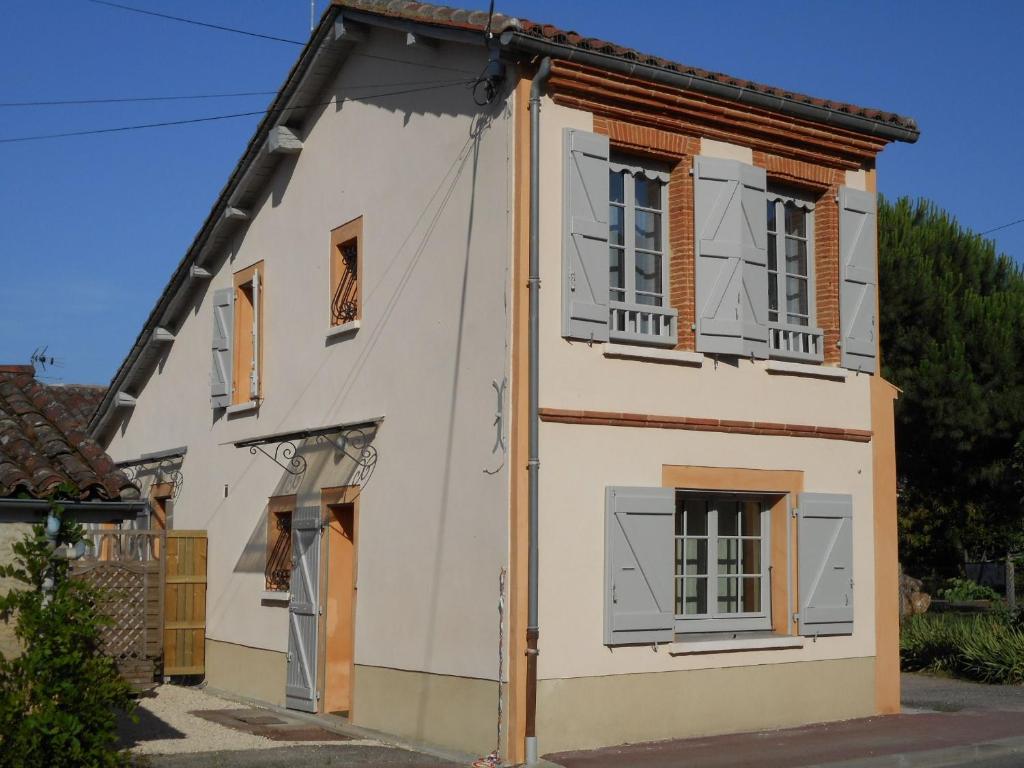 Το κτήριο όπου στεγάζεται  η παραθεριστική κατοικία