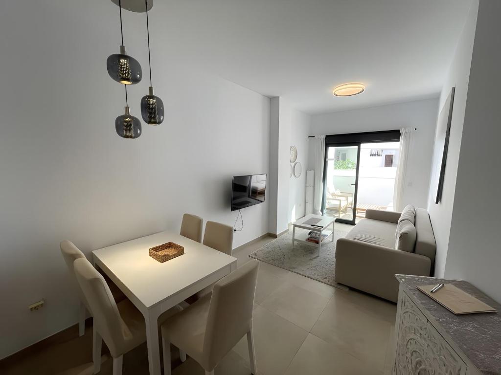 TV a/nebo společenská místnost v ubytování Apartment Building Copenhagen,Nerja