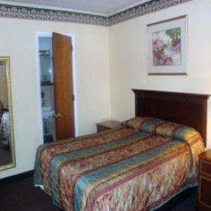 Budget Host Inn - Chambre Lit King-Size
