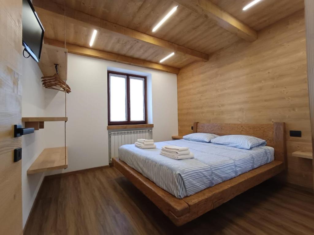 Ένα ή περισσότερα κρεβάτια σε δωμάτιο στο SkyWood House